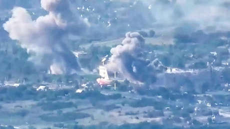 VIDEO: Fuerzas rusas hacen trizas puntos de despliegue de tropas ucranianas con bombas inteligentes