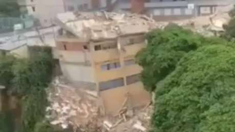 Se derrumba parte de un colegio en Caracas que había quedado afectado por los terremotos (VIDEOS)