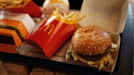 Hombre conserva una hamburguesa de McDonald's durante más de 480 días y pasa esto (VIDEO)