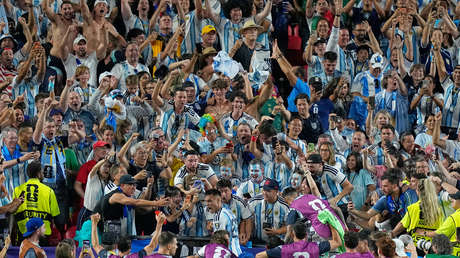 Euforia en las calles: miles de argentinos celebran el triunfo de la selección en cuartos de final del Mundial (VIDEOS)