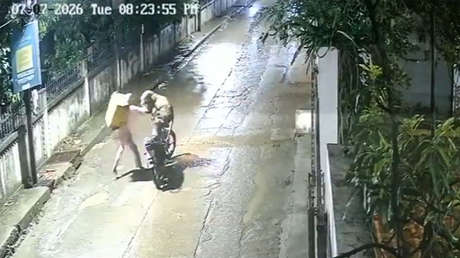 Un repartidor sufre un ataque salvaje en plena calle (VIDEO)