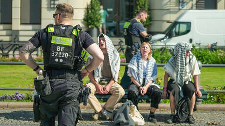 Greta Thunberg se pega al suelo frente a Rheinmetall en Berlín (VIDEO, FOTO)
