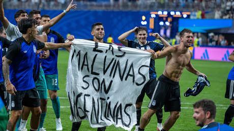 "Idiotas sin clase": el incendiario tuit de un periodista inglés contra los jugadores argentinos