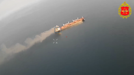VIDEO: Drones rusos impactan con precisión un buque usado por Kiev