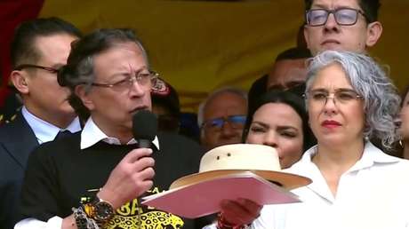 Los tres objetos que devolverá Petro antes de dejar la presidencia