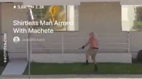 VIDEO: Policías disparan contra un hombre semidesnudo armado con un machete
