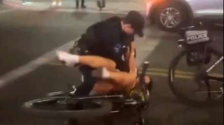 VIDEO: Un policía de EE.UU. lanza violentamente contra el asfalto a una mujer
