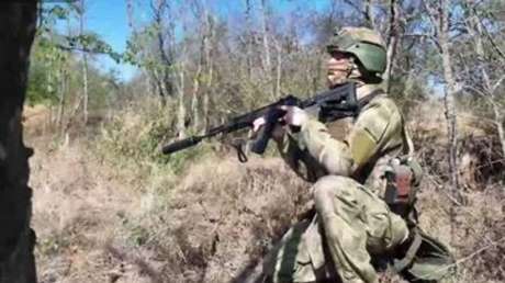 VIDEO: Militares rusos hacen llover proyectiles sobre minas enemigas y avanzan en el frente