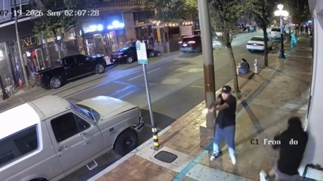 VIDEO: Un tirador hiere a nueve personas y es baleado en segundos por la Policía