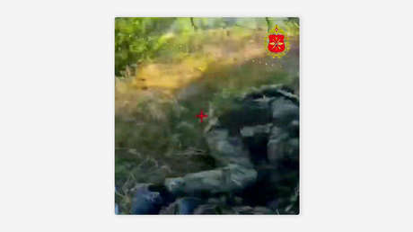 VIDEO: Esto pasa cuando un militar ucraniano intenta 'jugar al escondite' con un dron ruso