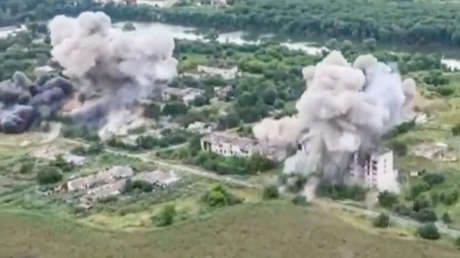 Rusia destroza infraestructura usada por militares de Kiev con bombas de aviación (VIDEO)