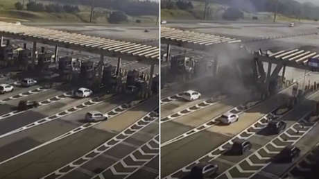 VIDEO: Un conductor choca contra un peaje a máxima velocidad con resultados fatales