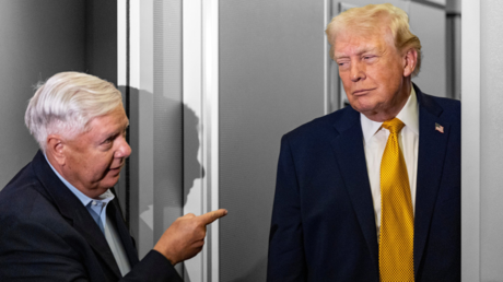 Trump rinde homenaje a Lindsey Graham: "Nunca vio una guerra que no le gustara"