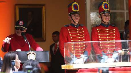 "No es un teatro barato": Petro da 'lecciones' a De la Espriella en medio del escándalo por la sucesión