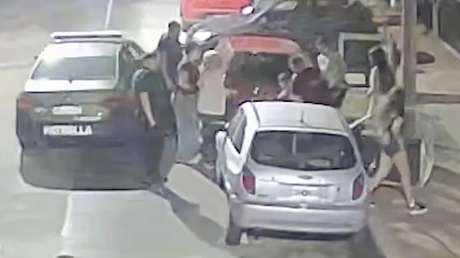 Policía salva por segundos a un bebé que se asfixiaba (VIDEO)