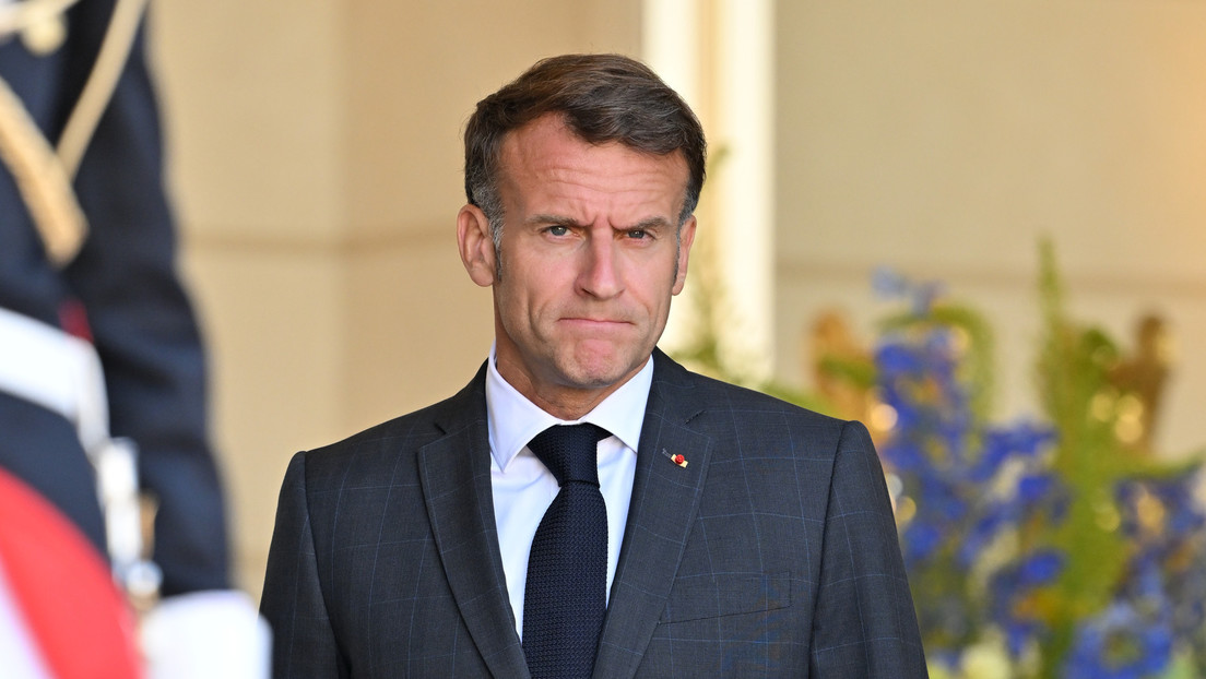 Zajárova acusa a Macron de 