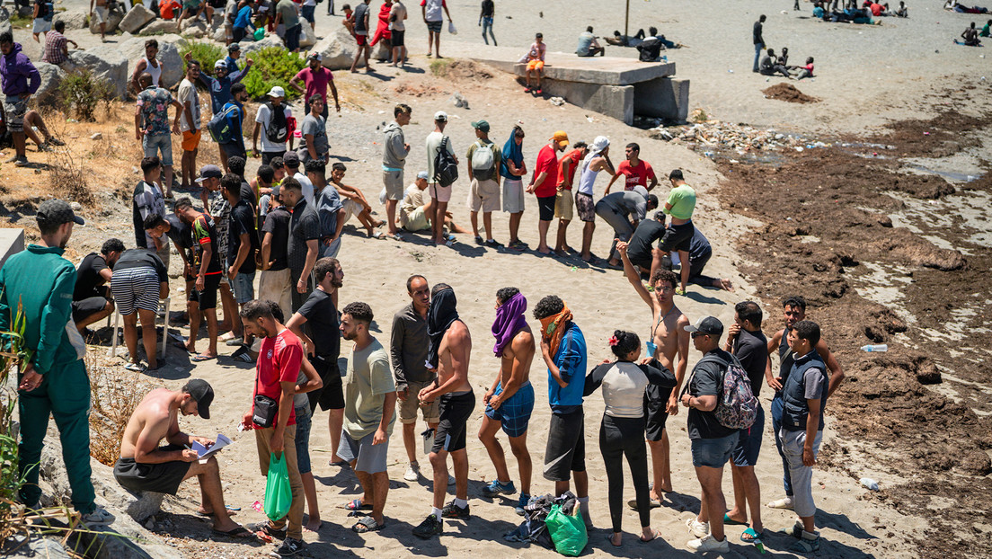 España endurece el discurso hacia migrantes irregulares tras la crisis en Ceuta:  No hay sitio 