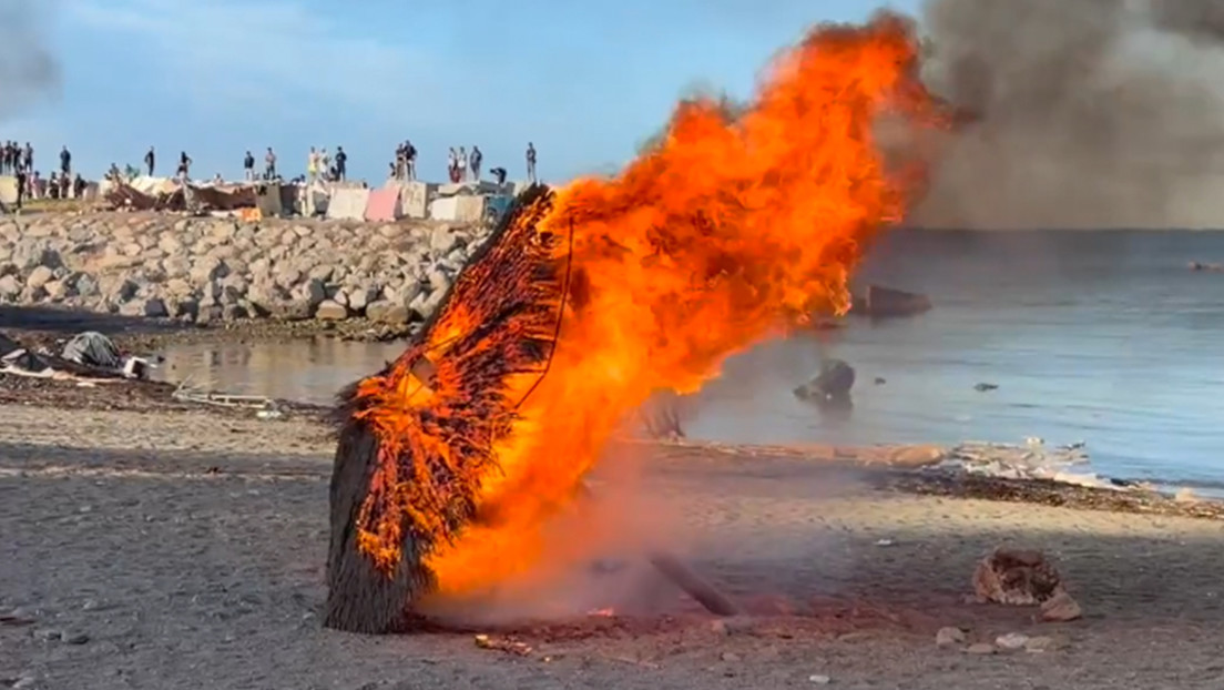 Ceutíes prenden fuego a campamento de migrantes (VIDEO)
