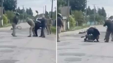 VIDEO: Anciano ucraniano rescata a palazos a un vecino acosado por reclutadores