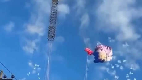 VIDEO muestra caída de globo gigante con fuegos artificiales en Brasil