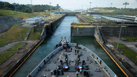 La Marina de EE.UU. realiza una maniobra a gran escala en el canal de Panamá, la primera desde 2008