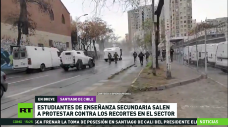 Estudiantes de enseñanza secundaria en Chile salen a protestar contra los recortes en el sector
