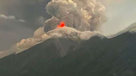 VIDEOS: El volcán más activo de Centroamérica entra en fase explosiva "crítica" y provoca masivas evacuaciones