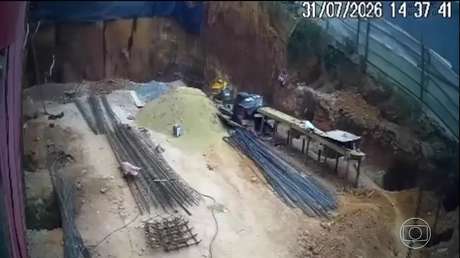 CHOCANTE MOMENTO en el que un derrumbe sepulta a personas en una obra ilegal (VIDEO)