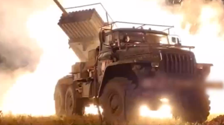 VIDEO: 'Lluvia de fuego' del 'Granizo' ruso arrasa con una posición ucraniana