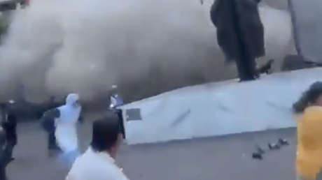 Edificio se rinde ante la fuerza del sismo de magnitud 7,4 en Colombia (VIDEO)