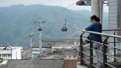 VIDEOS: El momento de terror que vivieron pasajeros de un cable aéreo en Colombia en el terremoto