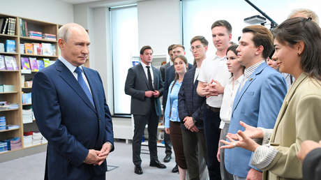 "¿Serán cada vez menos los que piensen?": Putin debate el futuro con jóvenes científicos