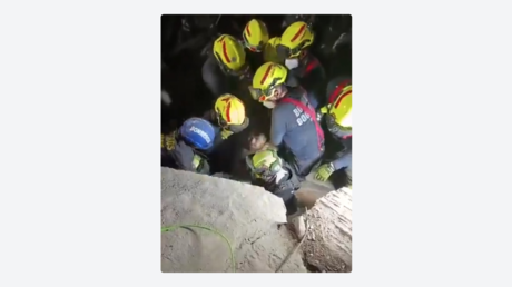 Milagro entre escombros: rescatan con vida a un hombre tras el potente sismo en Colombia (VIDEO)