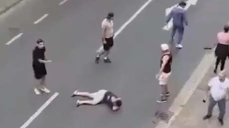 FUERTE VIDEO: Más de 20 personas protagonizan brutal enfrentamiento con hachas y bates en Alemania