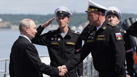 Putin encabeza la fase final de maniobras de la Flota rusa del Pacífico