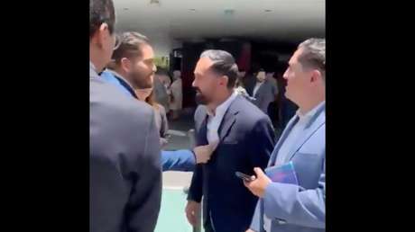 VIDEO: Diputados mexicanos se enfrentan a empujones e insultos