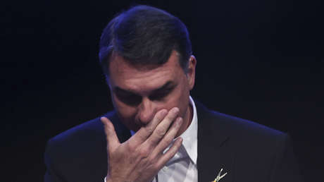 Llueven críticas a Flávio Bolsonaro por un falso posgrado que nunca cursó