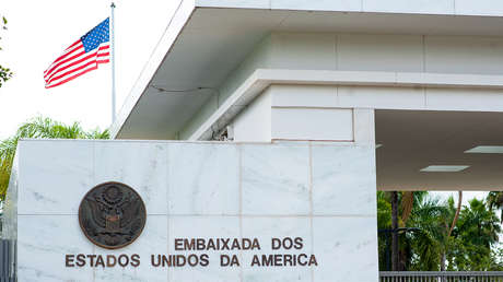 "Se lucran con la muerte": protestan frente a la Embajada de EE.UU. en Brasil (FOTOS)