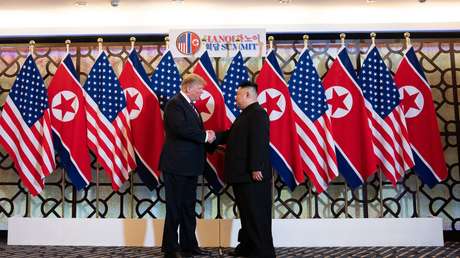 Trump ordena reducir ejercicios militares con Seúl por su "muy buena relación con Kim Jong-un"