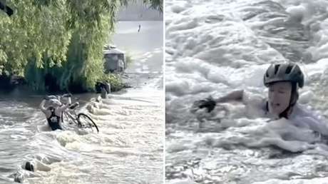 VIDEO: Joven queda atrapada bajo el agua al cruzar un puente inundado y pasa esto