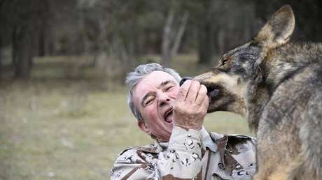 Muere a los 80 años el hombre que fue criado por lobos