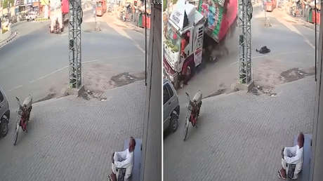 VIDEO: Enorme camión con cemento aplasta un coche al intentar esquivar una moto