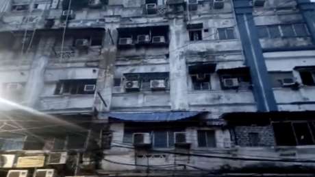 VIDEO: Mortal incendio devora un edificio hotelero