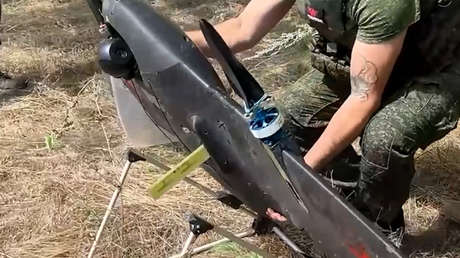VIDEO: Un 'martillo guiado' ruso de tres toneladas destroza una posición ucraniana