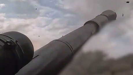 VIDEO: Proyectiles rusos de 152 mm impactan contra sus objetivos