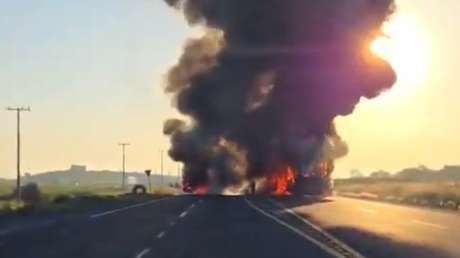 Autos encendidos y bloqueos de vías tras operativo antinarco en México (VIDEOS)