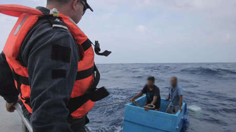 Cinco días a la deriva en una hielera: el milagroso rescate de dos náufragos (VIDEO)
