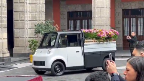 VIDEO: Sheinbaum presenta otro modelo de Olinia, vehículo eléctrico desarrollado en México