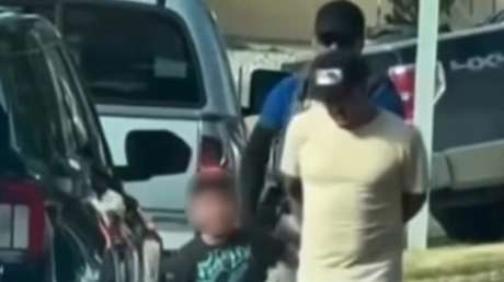 El ICE detiene a un niño de 5 años junto a su padre
