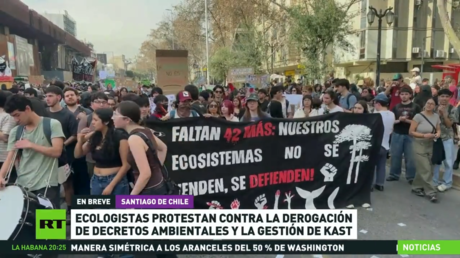 Ecologistas protestan en Chile contra la derogación de decretos ambientales y la gestión de Kast